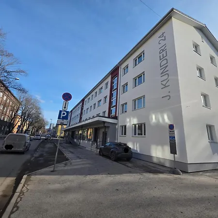 Cozy Small In A Heart Of Kunderi Street Apartment *