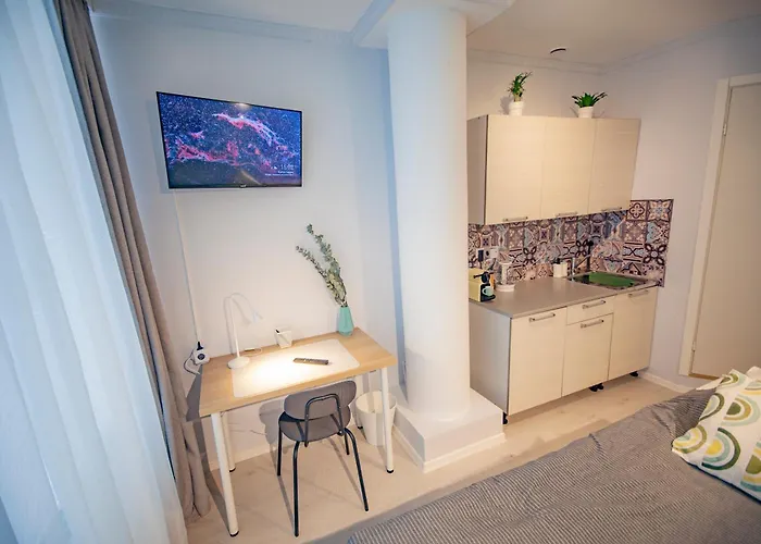 Cozy Small In A Heart Of Kunderi Street Apartment *